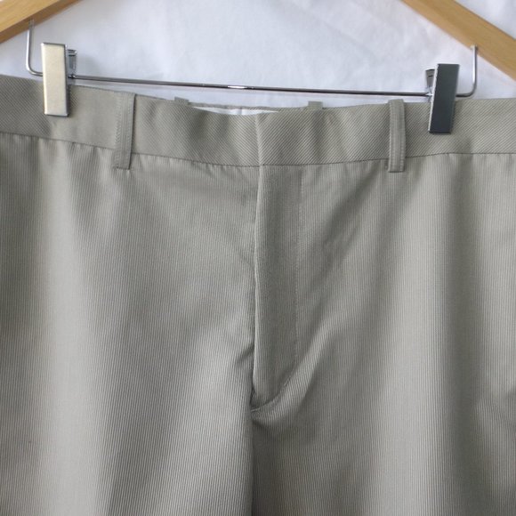 Walter Hagen Golf Shorts Khaki with Pin Stripe Pattern, Size 36, EUC! - Picture 2 of 9